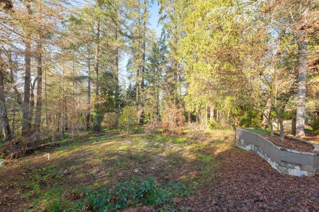 301 Canyon Drive, Grants Pass, OR 97527