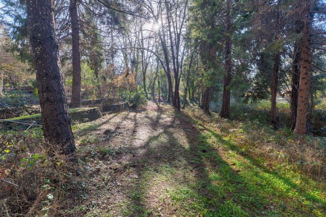 301 Canyon Drive, Grants Pass, OR 97527