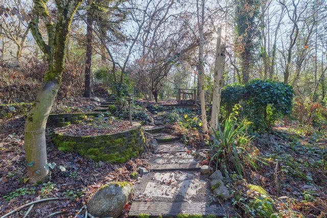 301 Canyon Drive, Grants Pass, OR 97527