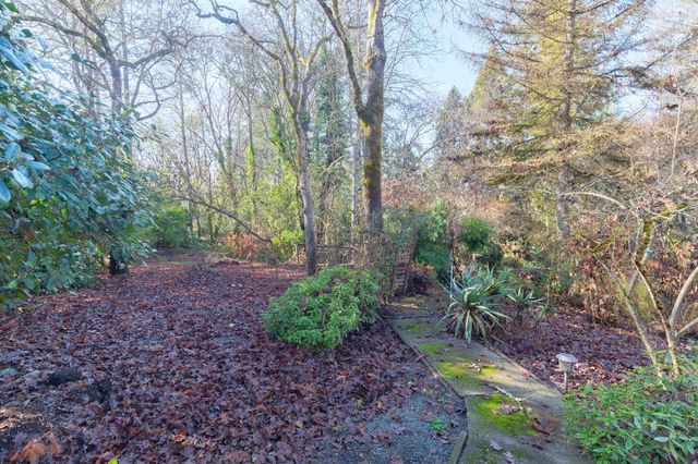 301 Canyon Drive, Grants Pass, OR 97527