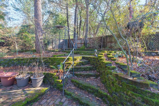 301 Canyon Drive, Grants Pass, OR 97527