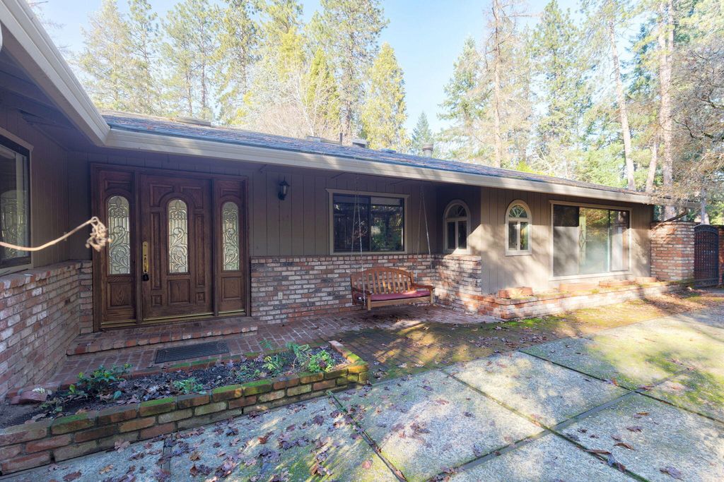 301 Canyon Drive, Grants Pass, OR 97527