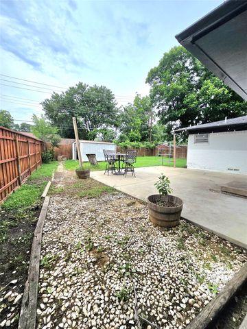 2953 Bay Oaks Drive, Dallas, TX 75229