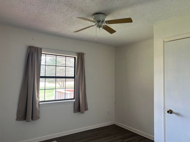 1685 FAIRWAY DR, Saulsbury, TN 38067