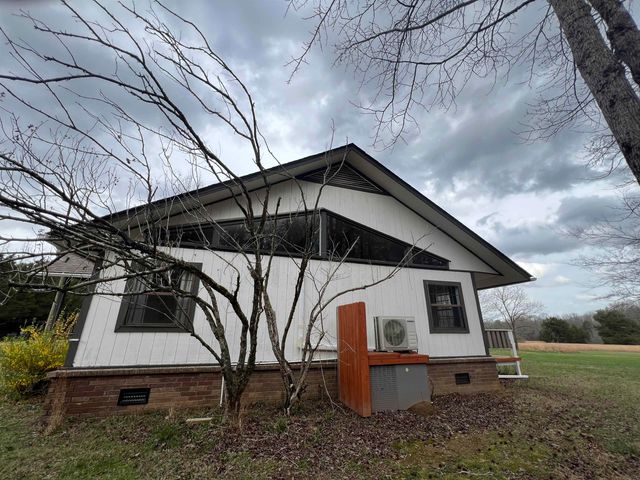 1685 FAIRWAY DR, Saulsbury, TN 38067