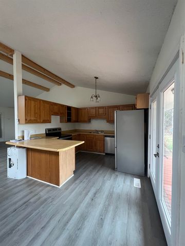 1685 FAIRWAY DR, Saulsbury, TN 38067