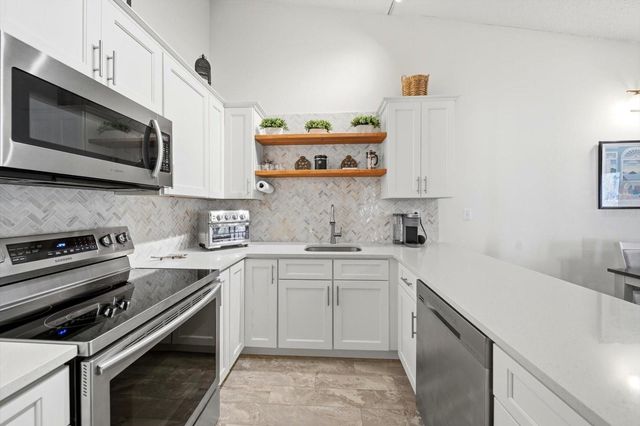 3301 CRYSTAL COURT E Unit M, Palm Harbor, FL 34685