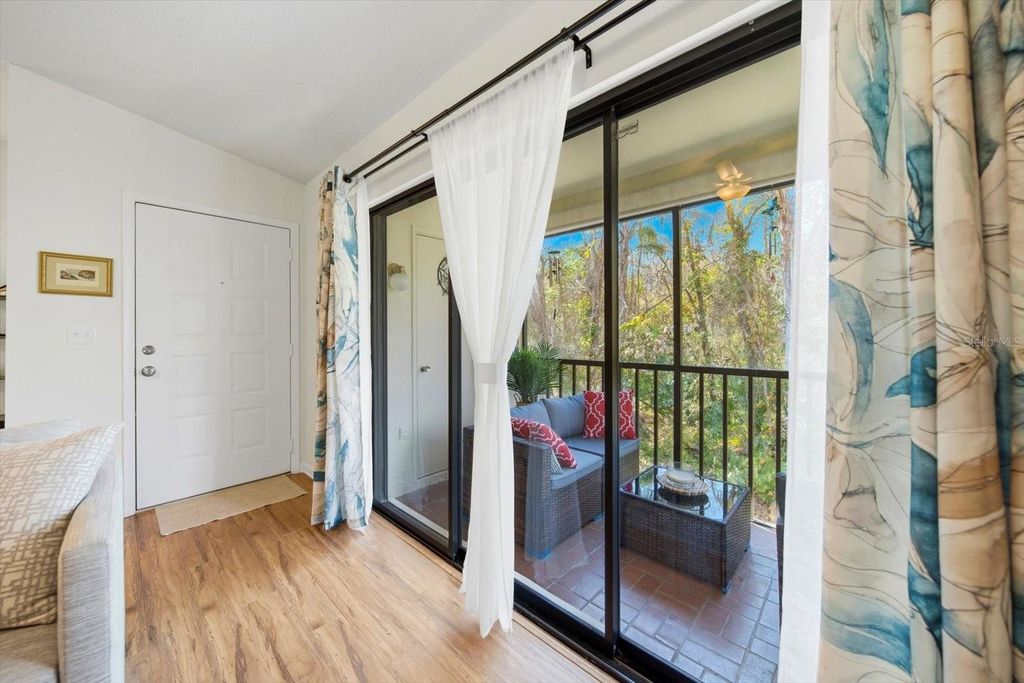 Image 11 of property listing at 3301 CRYSTAL COURT E Unit M, Palm Harbor, FL 34685