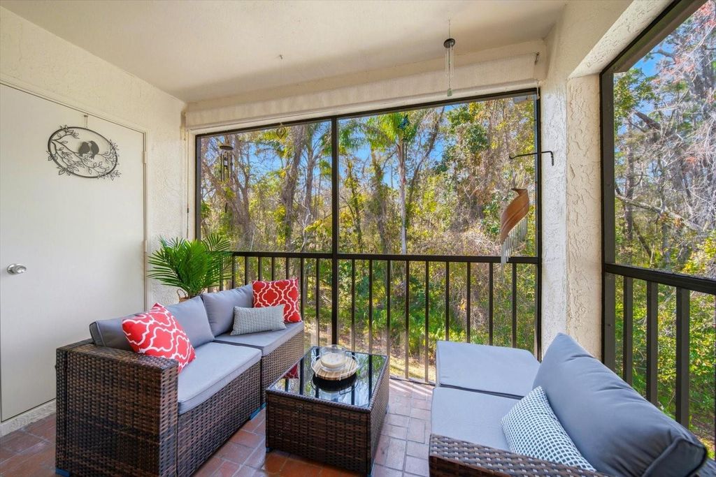 Image 12 of property listing at 3301 CRYSTAL COURT E Unit M, Palm Harbor, FL 34685