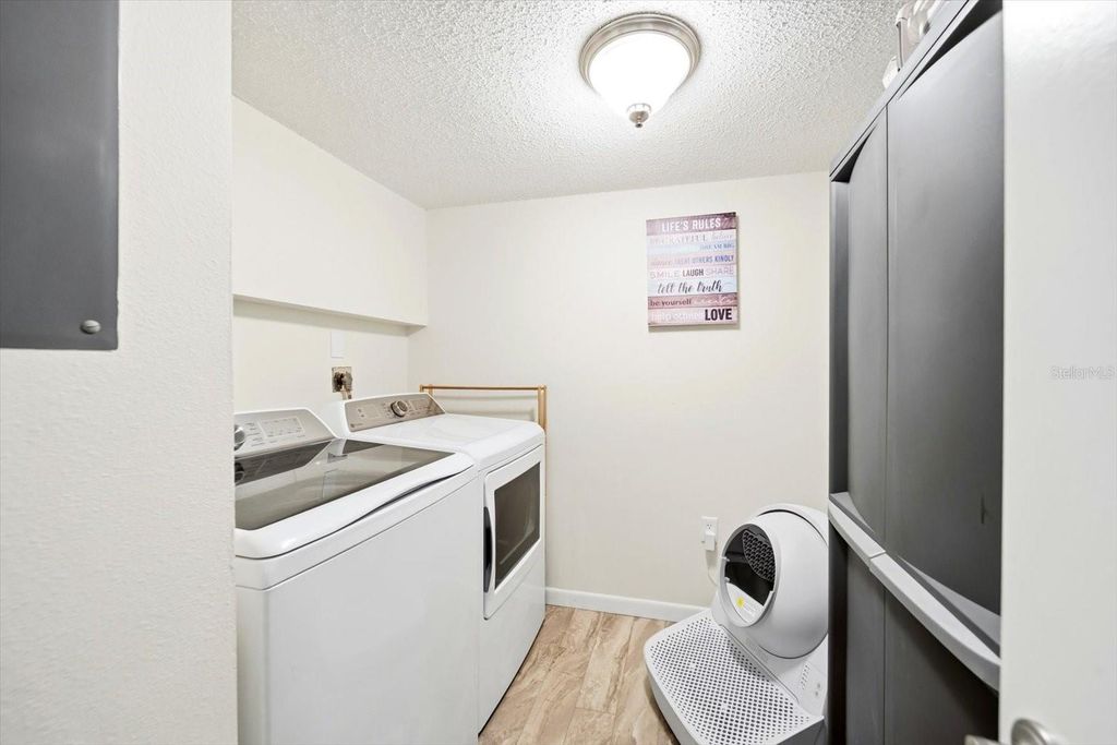 Image 21 of property listing at 3301 CRYSTAL COURT E Unit M, Palm Harbor, FL 34685