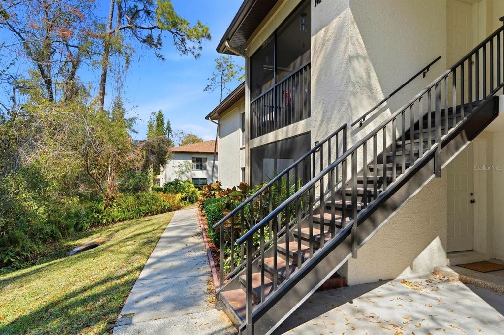 Image 6 of property listing at 3301 CRYSTAL COURT E Unit M, Palm Harbor, FL 34685