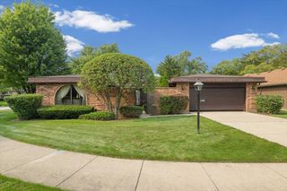 2350 Greenwood Road, Northbrook, IL 60062