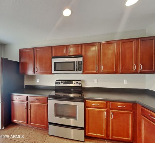 669 W SILVER REEF Court, Casa Grande, AZ 85122