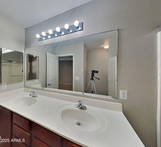 669 W SILVER REEF Court, Casa Grande, AZ 85122