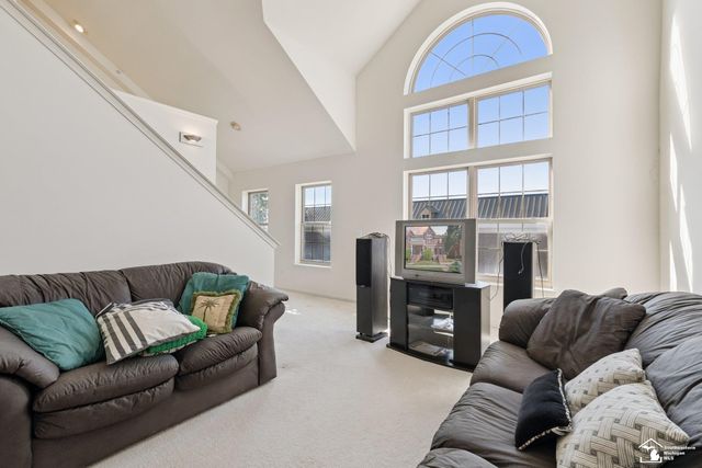 3237 Newbury Place, Troy, MI 48084