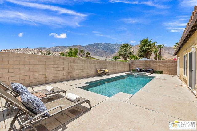 827 Alta Ridge, Palm Springs, CA 92262