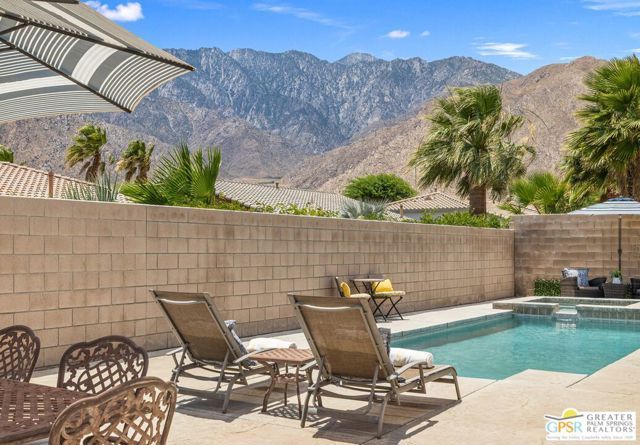 827 Alta Ridge, Palm Springs, CA 92262