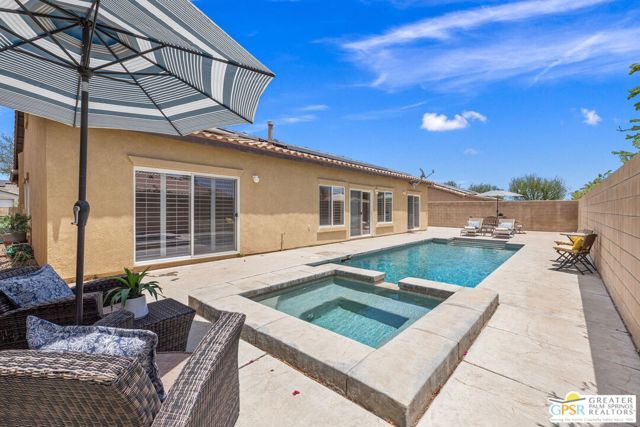827 Alta Ridge, Palm Springs, CA 92262