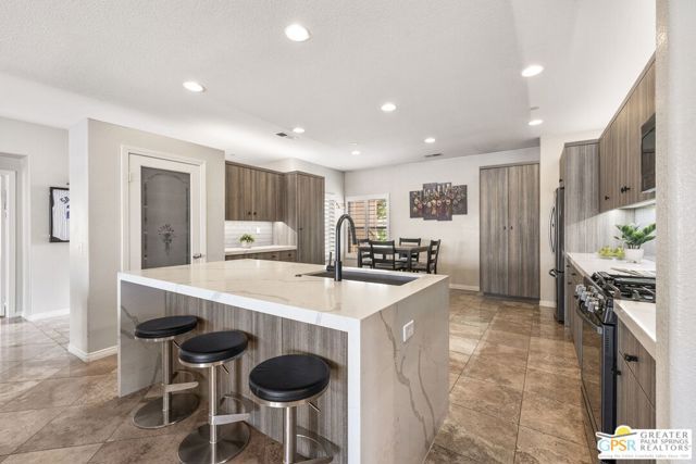 827 Alta Ridge, Palm Springs, CA 92262
