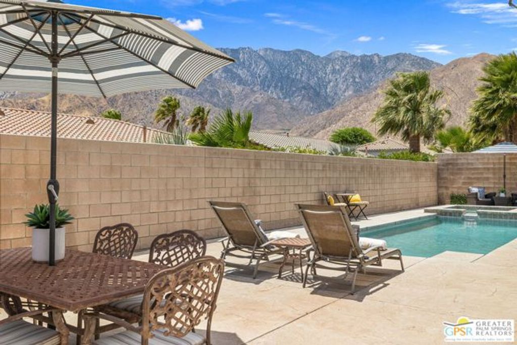 827 Alta Ridge, Palm Springs, CA 92262