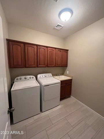 654 W Desert Mountain Drive, San Tan Valley, AZ 85143