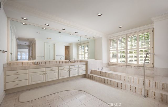 2 Chatham Court, Newport Beach, CA 92660