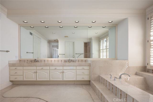 2 Chatham Court, Newport Beach, CA 92660