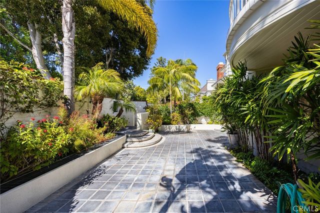 2 Chatham Court, Newport Beach, CA 92660