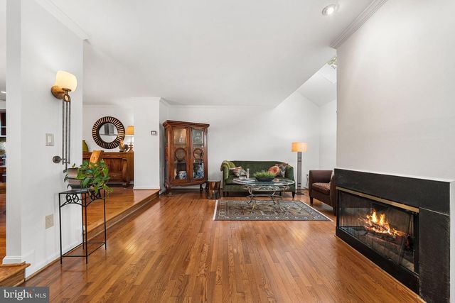 2100 HUTCHISON GROVE CT, Falls Church, VA 22043