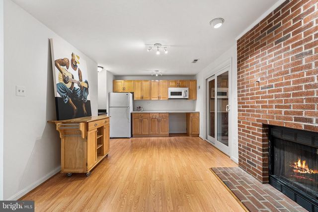 2100 HUTCHISON GROVE CT, Falls Church, VA 22043