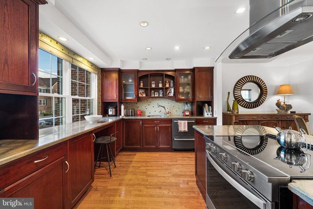 2100 HUTCHISON GROVE CT, Falls Church, VA 22043