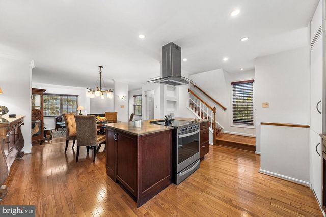 2100 HUTCHISON GROVE CT, Falls Church, VA 22043