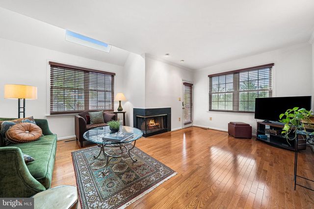 2100 HUTCHISON GROVE CT, Falls Church, VA 22043