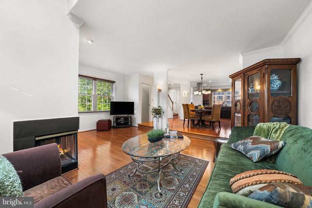 2100 HUTCHISON GROVE CT, Falls Church, VA 22043