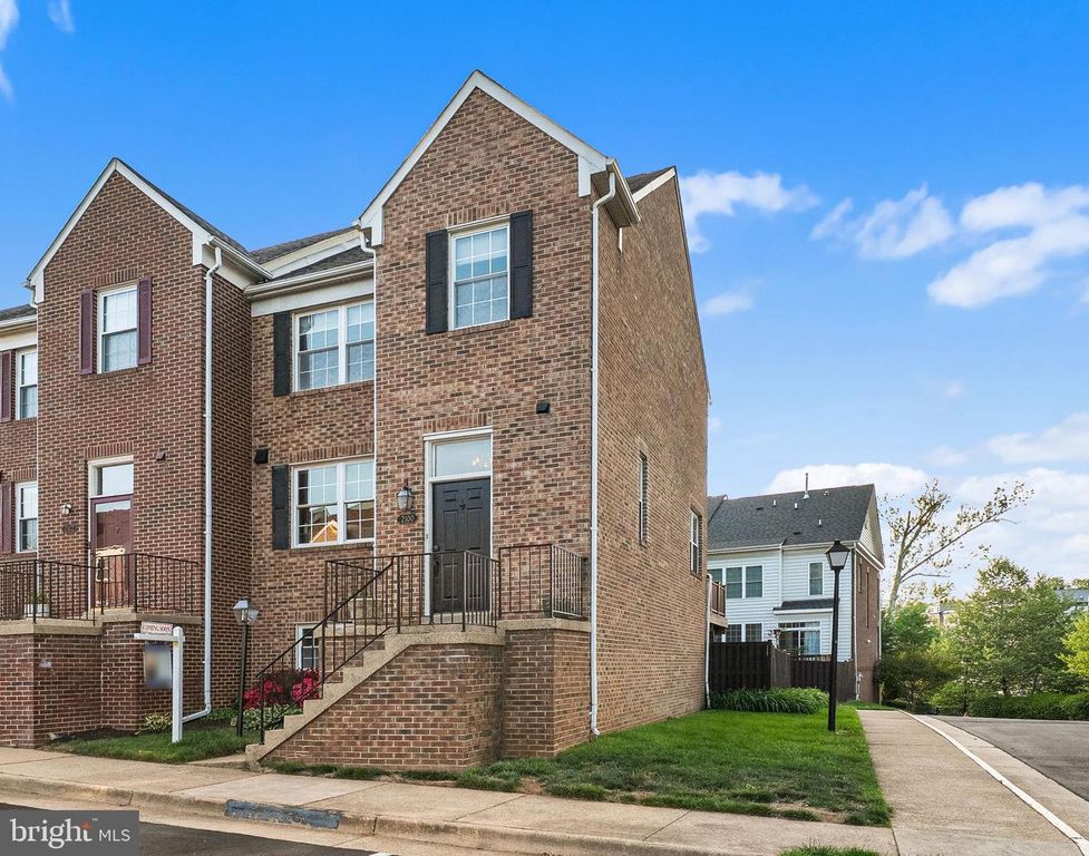 2100 HUTCHISON GROVE CT, Falls Church, VA 22043