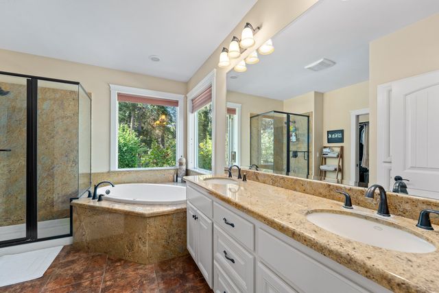 1260 Pinecrest Drive, Grants Pass, OR 97526