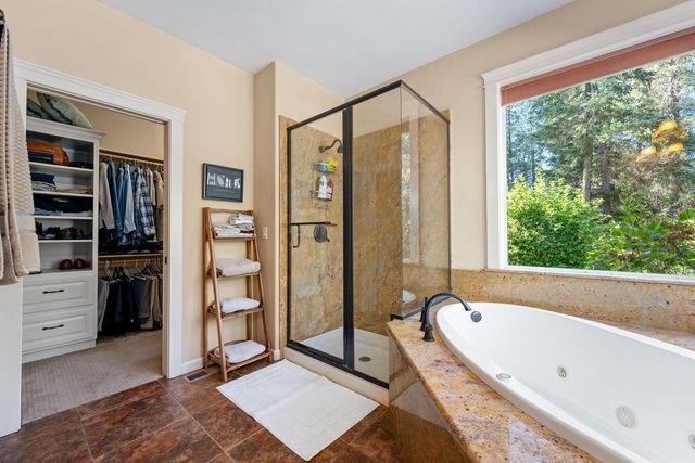 1260 Pinecrest Drive, Grants Pass, OR 97526