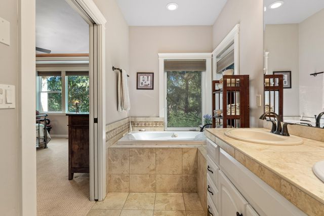 1260 Pinecrest Drive, Grants Pass, OR 97526