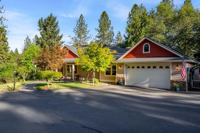 1260 Pinecrest Drive, Grants Pass, OR 97526
