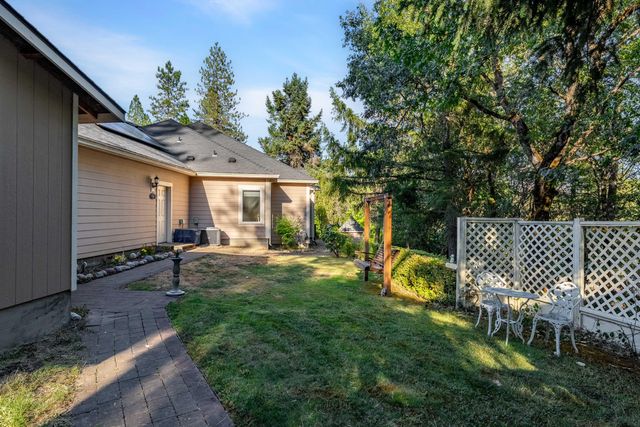 1260 Pinecrest Drive, Grants Pass, OR 97526