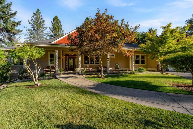 1260 Pinecrest Drive, Grants Pass, OR 97526