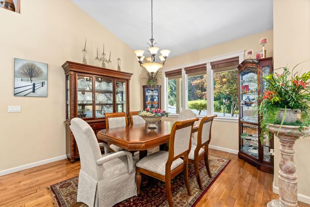 1260 Pinecrest Drive, Grants Pass, OR 97526