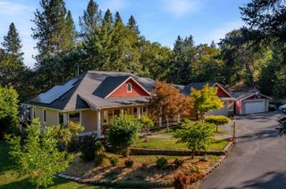 1260 Pinecrest Drive, Grants Pass, OR 97526