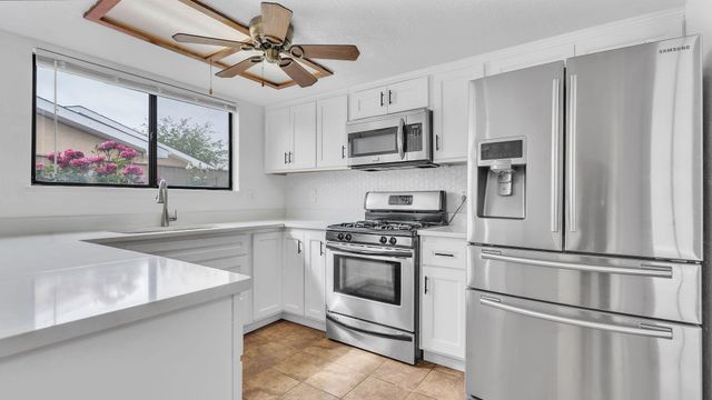 112 Hilton Avenue NW, Albuquerque, NM 87107