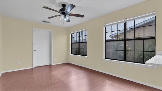 112 Hilton Avenue NW, Albuquerque, NM 87107