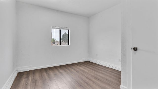 112 Hilton Avenue NW, Albuquerque, NM 87107