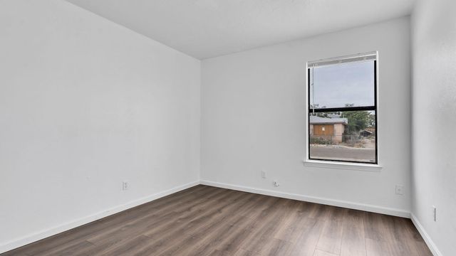 112 Hilton Avenue NW, Albuquerque, NM 87107