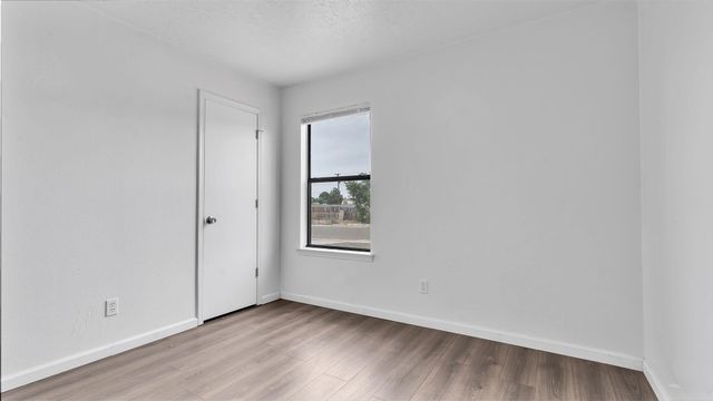 112 Hilton Avenue NW, Albuquerque, NM 87107