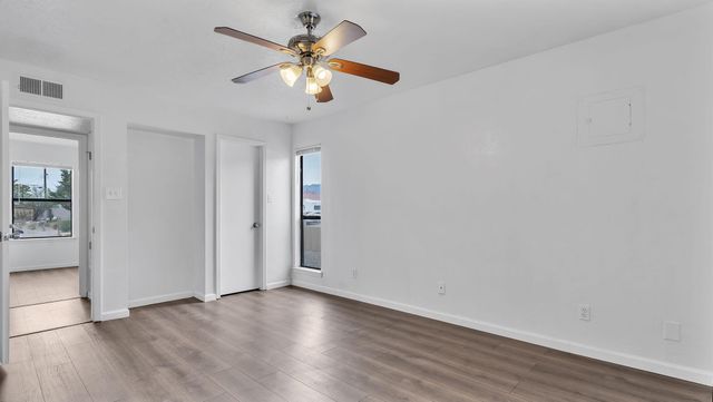 112 Hilton Avenue NW, Albuquerque, NM 87107
