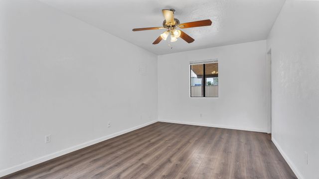 112 Hilton Avenue NW, Albuquerque, NM 87107